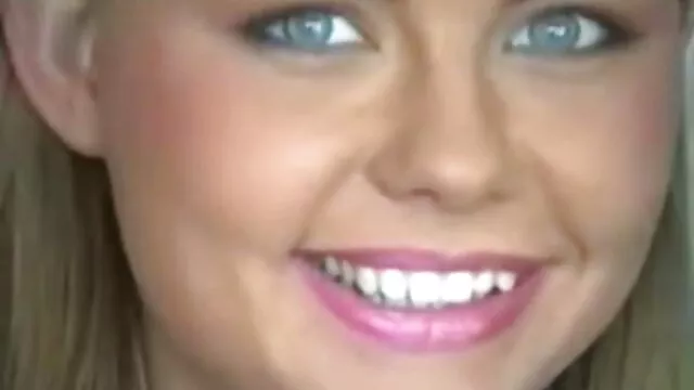 Yasmina masturba una polla gorda con las hentai porno sub en español manos