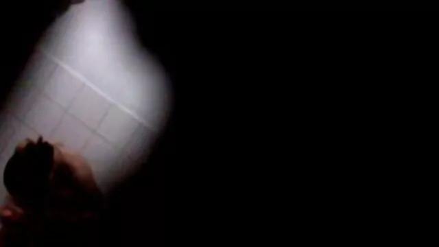 El bebé pornosubespañol le hace una hermosa mamada al chico