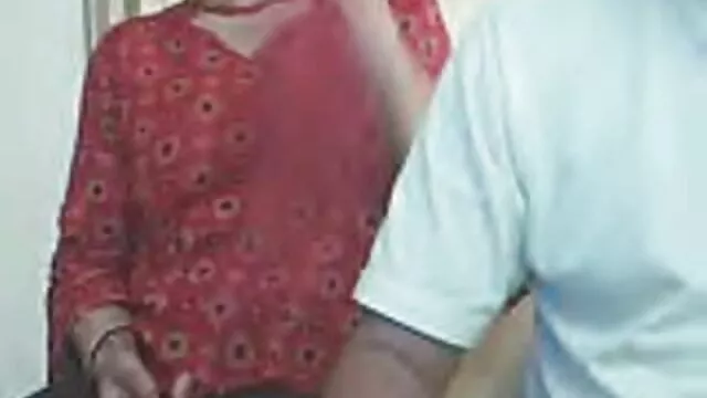 Joven médico se folla apasionadamente a un paciente sexy en hentai subtitulado el sofá