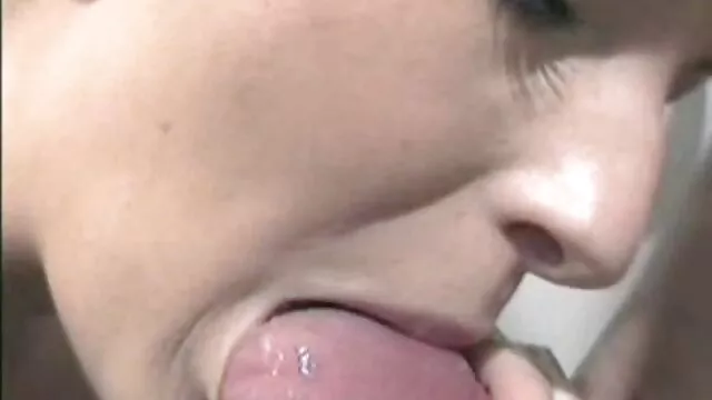 Taylor Dare extiende juguetes y se masturba sexo sub español el coño