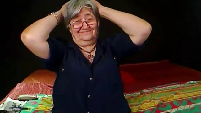 Bebé folla xxx en sub español en un anal estrecho y gime de dolor