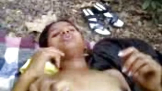 El tío se folla a una preciosa videos porno hentai subtitulado español rubia en el bosque