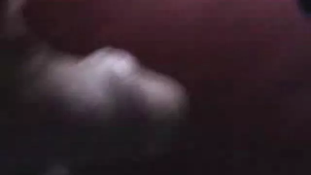 Chupó en el porno hentai subtitulado baño y bebió semen