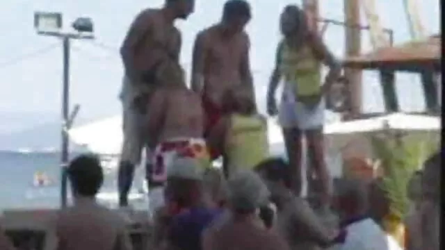 Sexo largo de una pareja sub español porno enamorada