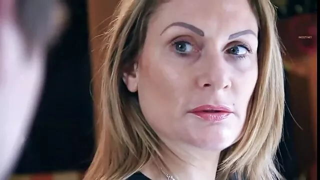 Cuando el pene entra en el coño, la chica se va volando en anime xxx subtitulado un estallido de dulce placer.