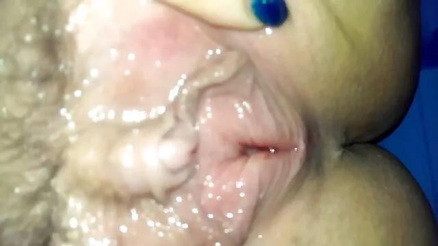 Llevando a una puta con anteojos a una alta montaña, videos porno sub en español el hombre tiró su manguera y lo dejó chupar