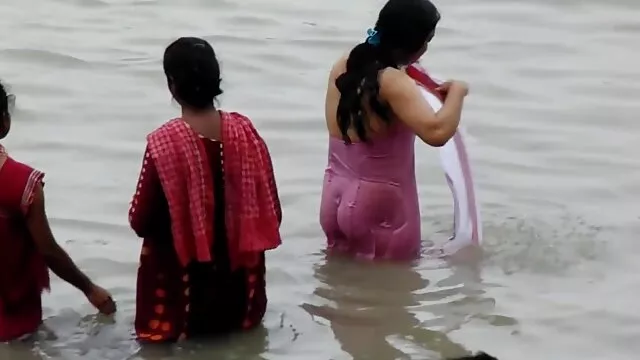 La perra tomó un grueso tronco en su boca, hentai subtitulos por las propias amígdalas