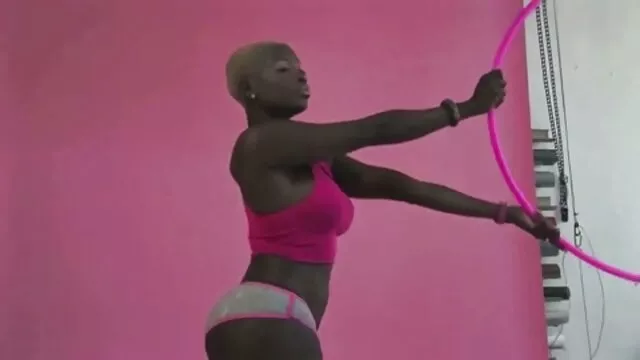 A pornhup sub español Stacy le encanta chupar pollas blancas