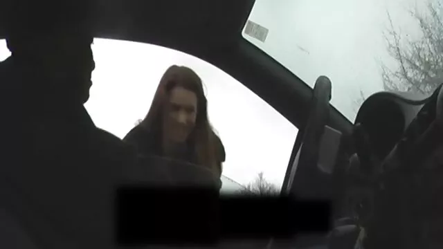 Hermosa mujer asiática se llena la cara de esperma xxx subtitulado a español