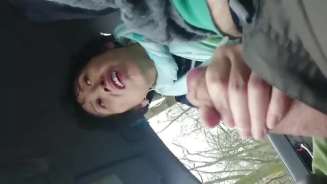Niger se folla bien a su perra blanca, dejándola chupar su enorme polla con gusto, la videos hentai sub español sin censura folla duro por el coño y el anal