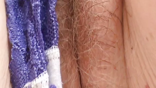 La perra se videos hentai xxx sub español para en el bosque en medias y le pajea la polla al chico