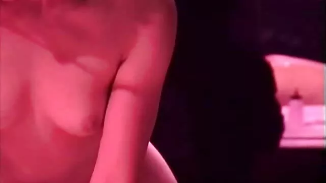 Latina se lava el coño subtitulado en español porno
