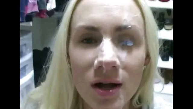 La niña está vestida de serpiente, muy videos de hentai sub español plástica.