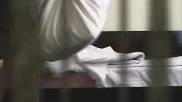 La chica encendió la webcam y hentay subtitulado al español organizó un baile.