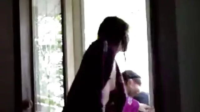 Mírame hentai subtitulado a los ojos mientras te follo