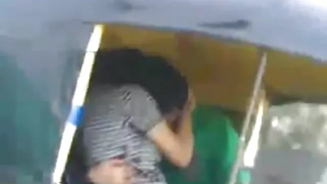 Chica rusa muestra striptease en casa madre e hijo subtitulado español