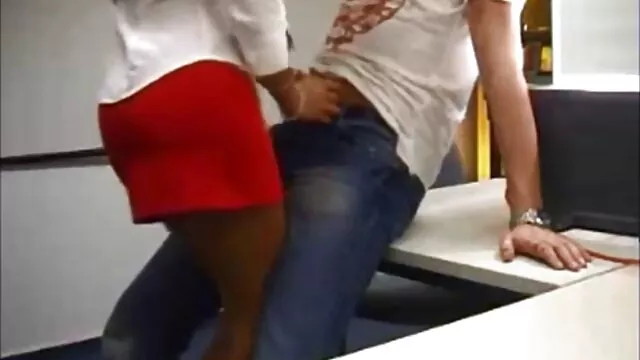 Animadora flaca se acostó anime hentai subtitulado con el entrenador
