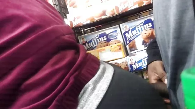 Pajeando una polla a un jovencito anime hentai sub español