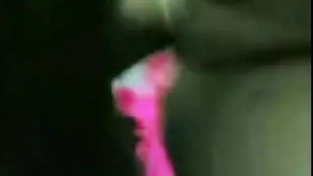 La madre depravada abrió las piernas e invitó al macho insaciable a insertar su hentai subtitulado en castellano grueso rayo en ella