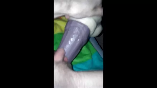 La perra bombeó un coño con una hentai español subtitulado pompa e insertó su mano en él hasta el codo